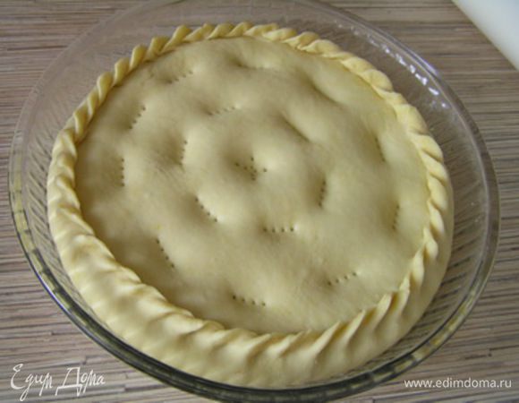 Проколоть верхнюю часть теста вилкой (чтобы не вздулось). 