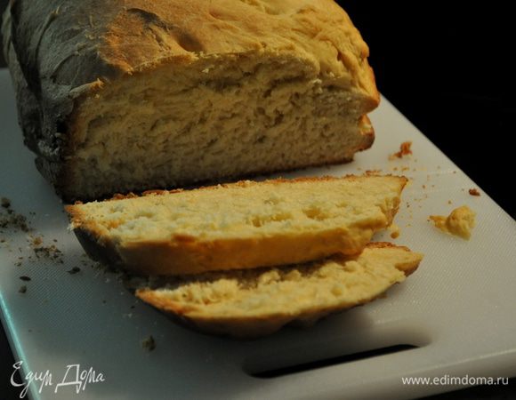 Закладываем в х/п как указано в инструкции сначала жидкие продукты, затем сухие и сверху дрожжи сухие. Режим белый хлеб. Это примерно на 3 часа.