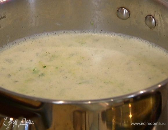 Взбить суп блендером.