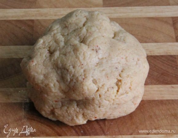 Тщательно вымесить, чтобы получилось однородная плотная масса.