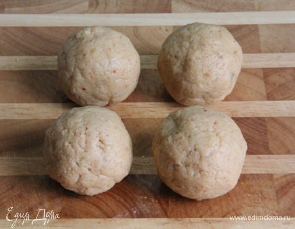 Разделить на 4 части и скатать шарики.