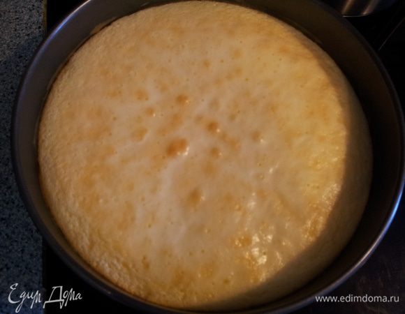 Вот что получилось после 25 минут. Нашу вкусняшку  остужаем при комнотной температуре примерно минут 45. А затем ставим в холодильник до полного замерзания.( у меня это заняло около 4 часов)