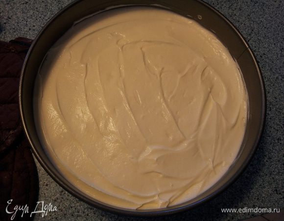 Перемешиваем и выкладываем на нашу основу. Выпекаем 25 минут.