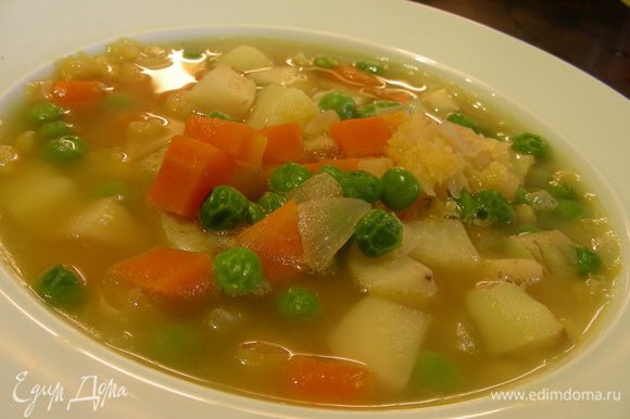 Постный суп с зеленым горошком можно подавать сразу, а можно дать ему немного настояться. Приятного аппетита!