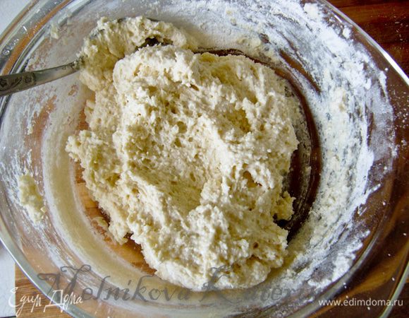 Растереть творог, добавить остальные ингредиенты и тщательно перемешать. 