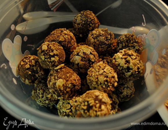 Готовые труфеля складывать в контейнер.Держать в закрытом виде, в хол-ке.