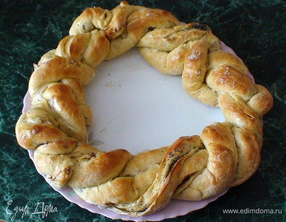 Смазываем яйцом и ставим в духовку при 180гр на 20мин. Вот что получилось.