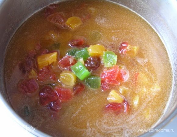 Варить смесь 3-4 минуты, снять с огня, остудить. ***Для быстроты я поставила кастрюлю в холодную воду.