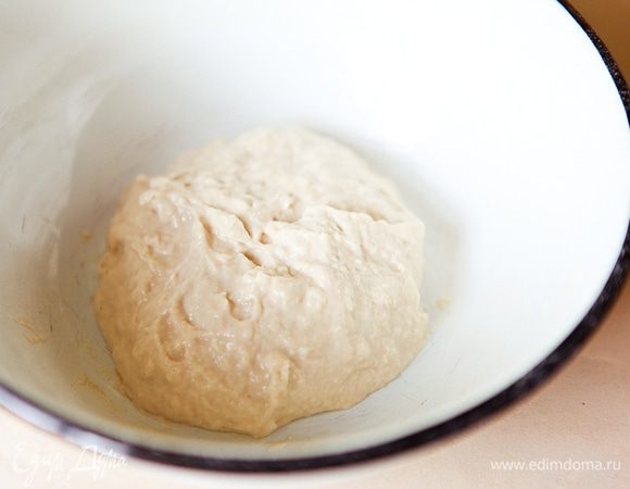 Все тщательно перемешать.
Накрыть полотенцем, оставить в теплом месте на 30 мин.