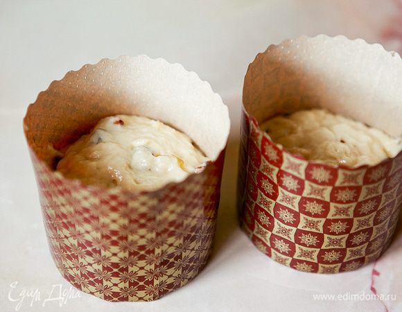 Заполнить форму тестом.
Через 15мин поставить формочки в разогретую до 170 градусов духовку на 40-60мин.