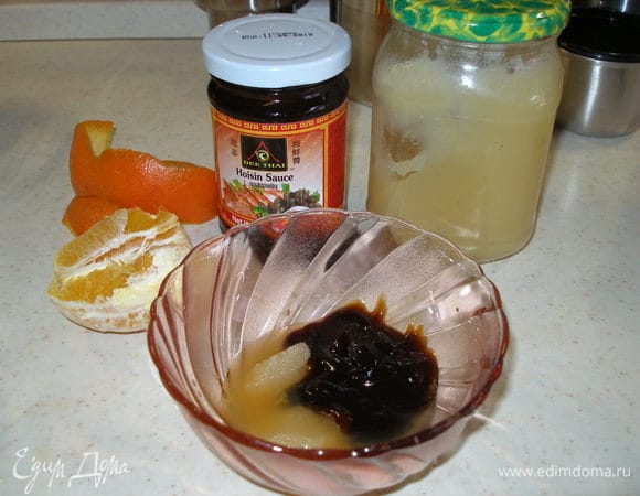 Соус Hoisin, мед и апельсиновый сок перемешать до однородного состояния.
