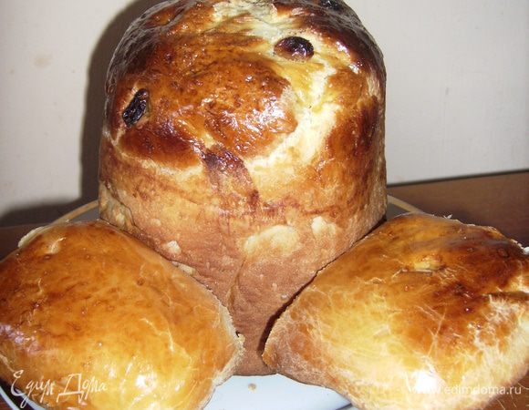 Сформировать куличи, оставить, чтоб немного подошли и смазать яйцом. Выпекать в духовке около 40 минут при 200°С (в моей температура не регулируется по градуснику, поэтому ориентировалась на глаз).
Приятного аппетита!