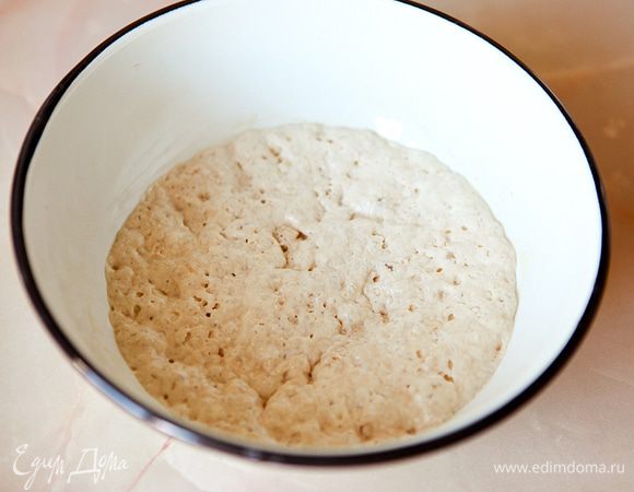 По истечению времени опара должна увеличиться в объеме. 