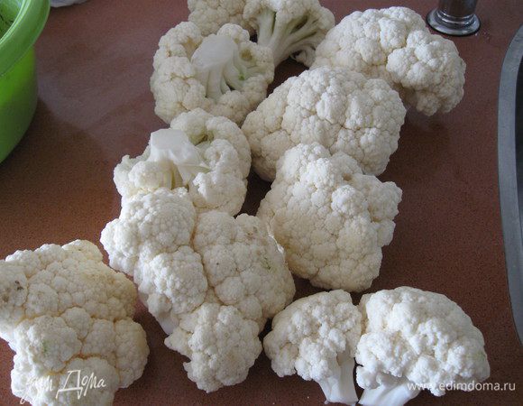 Кочан вымыть, разделить на крупные соцветия.Положить в микро на 3-4 минуты (в пакете).Остудить.