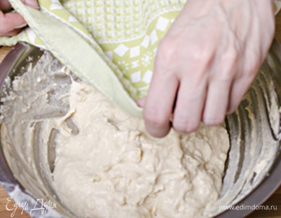 Соединияем обе смеси, накрываем и оставляем подойти на 1 час и более ( я ставлю миску с опарой в теплую духовку). 