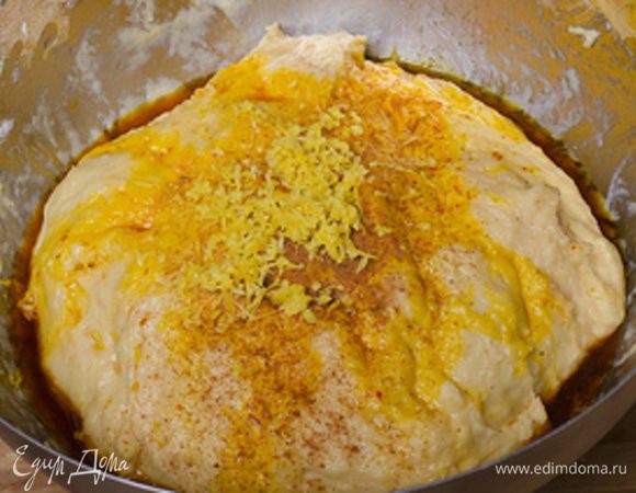 Добавляем пряности, коньяк. 