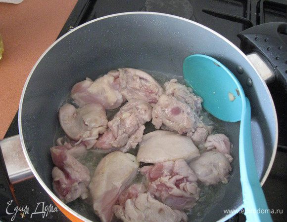 Пожарить на сковороде с чесноком