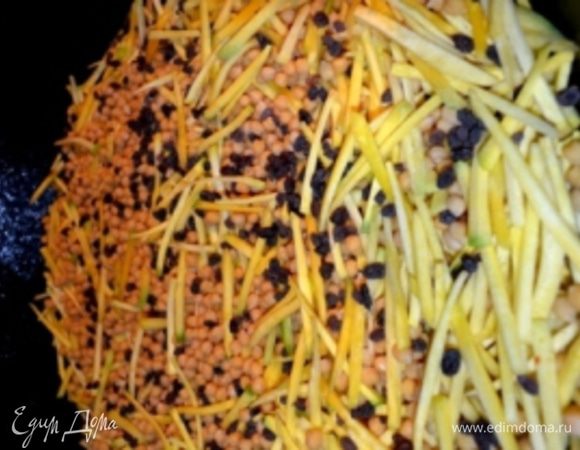 потом специи ,кишмиш ,жир ,как на фото,горох предварительно нужно продержать в воде часов 10.  