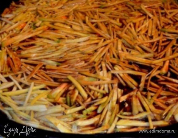 и ждём пока это всё приготовится. 15 минут ,с добавлением воды,но не много.как на фото.