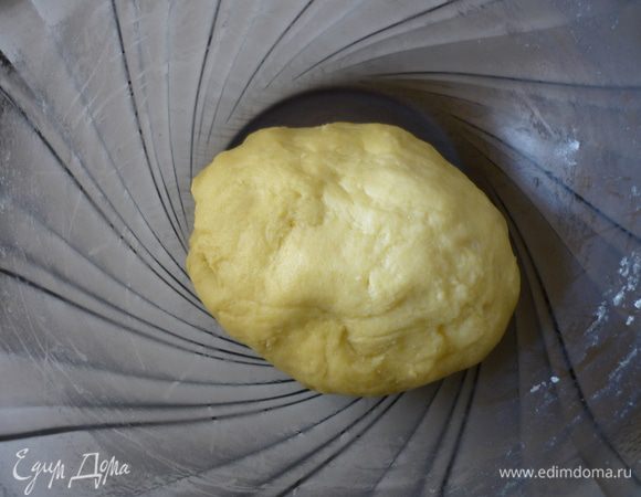 Влить виски и вымешивать тесто минут 15.