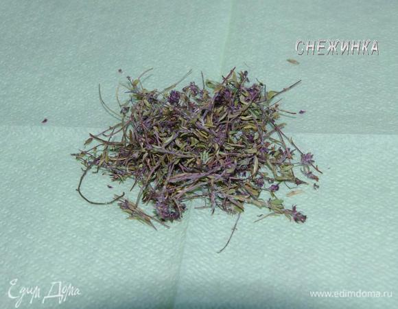 Это чабрец — моя любимая травка. Собираю, когда распускаются его мелкие цветочки.