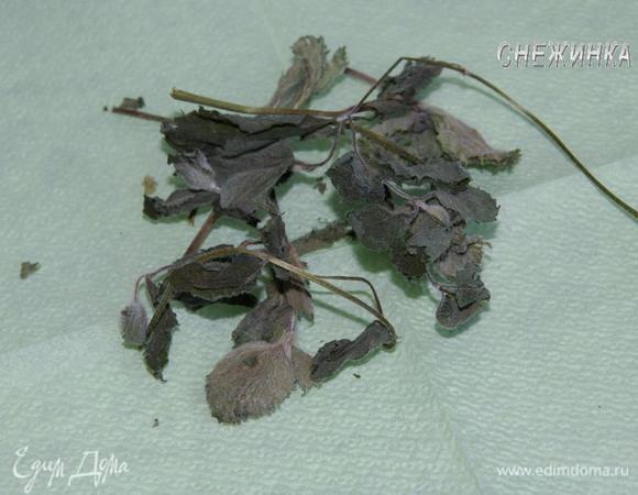 Мята — неотъемлемый компонент, придает напитку свежесть и успокаивает. Прекрасно дополняет любой букет чая.