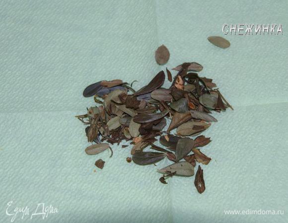 Листочки брусники. Придают дополнительный аромат и пользу.