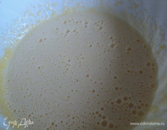 Желтки растереть с сахаром.