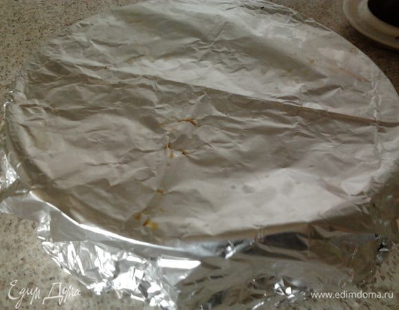 Все это накрыть фольгой и поставить в предварительно разогретую до 160С духовку на 40 минут