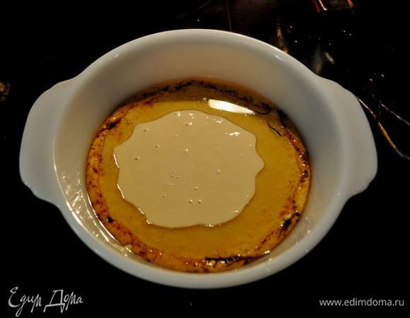 Добавить тем-ру в духовке до 218гр.Снова поставить мясо в духовку.Влить тесто в форму с жиром.И печь вместе с говядиной еще минут 20.