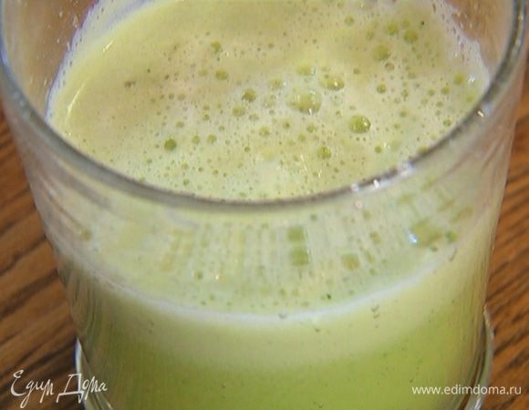 Пропустить все ингредиенты через соковыжималку.