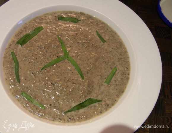 Прогреваем наш суп, разливаем по тарелкам, украшаем веточками эстрагона и подаем. Приятного аппетита))
