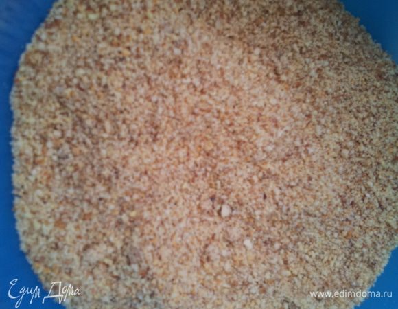 Измелчаем миндаль(у меня с кожицей, но можно и почистить). Добавляем кукурузную муку, пшеничную, корицу, цедру и сахар. Перемешиваем.
