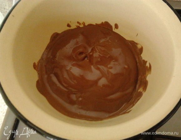 молочный шоколад поломать и растопить на водяной бане