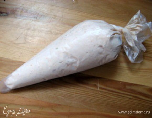 Наполнить полученным кремом кондитерский мешок.

