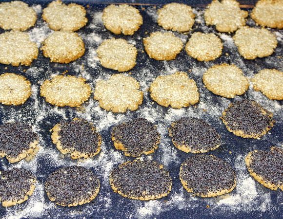 Выпекать при 180С около 15 мин.