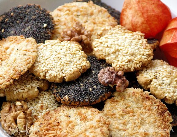 То же самое проделать со второй половинкой теста.Остудить печенье до комнатной Т и аккуратно переложить на тарелку.