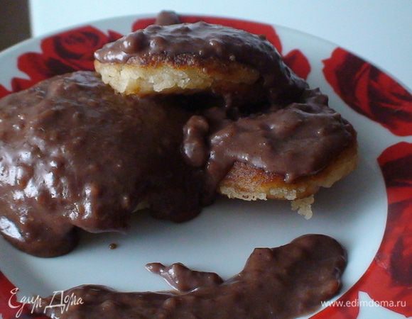 Подливка готова. Далее на свое усмотрение. Либо обмакиваем полностью в подливе каждый манник либо покласть "сухой" манник и потом его полить сверху. Вот и все! Часточку детства я надеюсь вам подарила. Хочу чтоб вы попробовали дома и написали в коментарий, получилось ли мне донести воспоминания про детство.