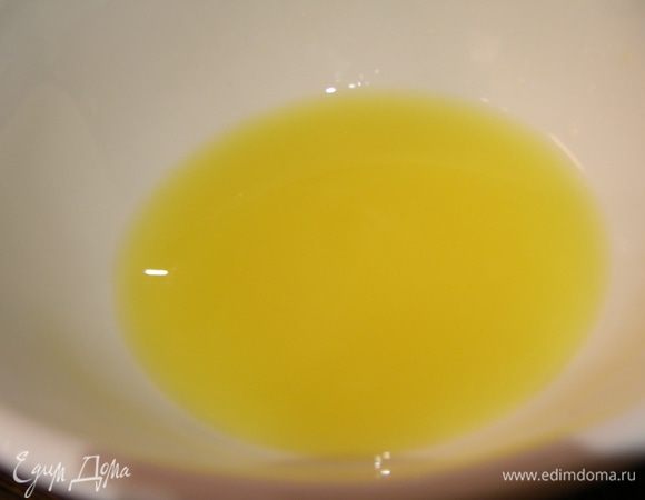 Для маринада смешиваем апельсиновый сок, Куантро. Пробуем, при необходимости добавляем немного сахара (у меня буквально щепотка).
