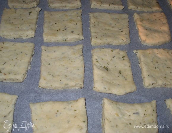 Выкладываем на противень и выпекаем в духовке 15-20мин. при 220С. У меня булочки были готовы через 16 минут. Подавать булочки теплыми с маслом :)