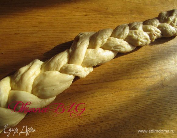 Если остается тесто из него можно наплести "косичек".