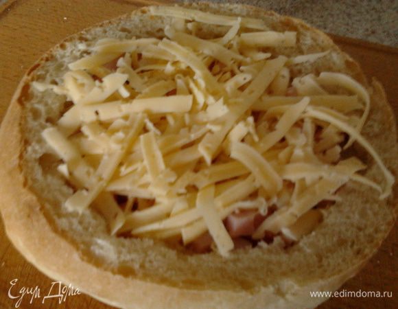 сверху все посыпать тертым сыром