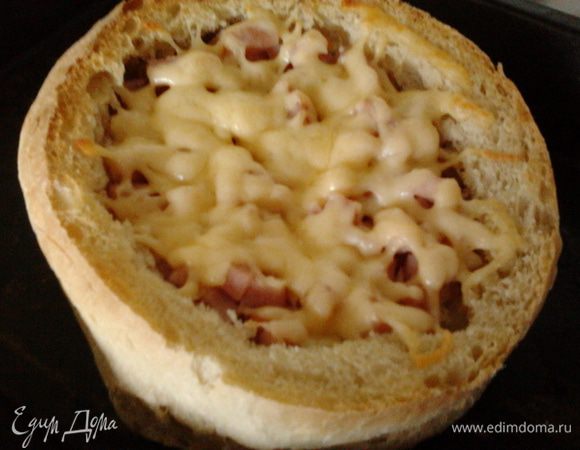 и отправим наш хлебушек в разогретую до 200С духовку на 5 минут,чтобы сыр немножко расплавился