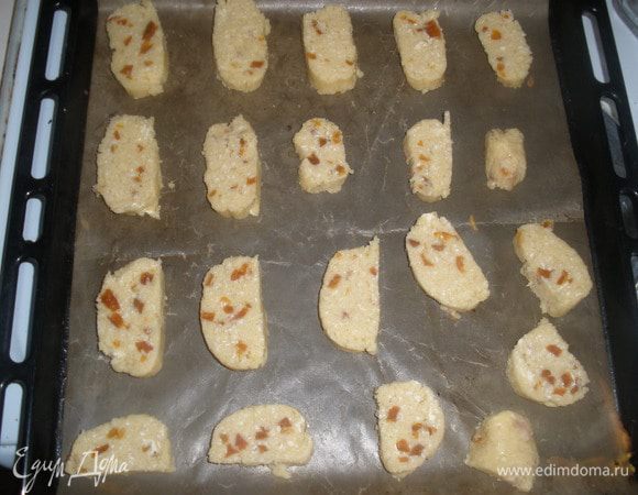 Выпекать при температуре 190 градусов примерно 12-15 минут. До приятного золотистого цвета. 