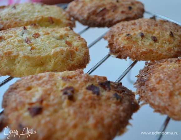 Готовое печенье остудить на решетке. 