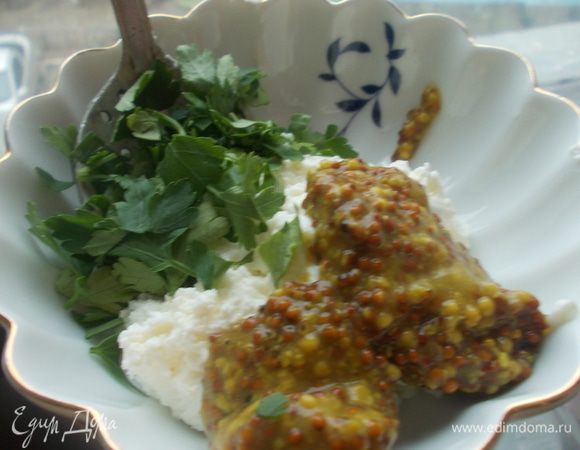 Оставшийся сыр смешать с горчицей и петрушкой,соус для мяса готов.