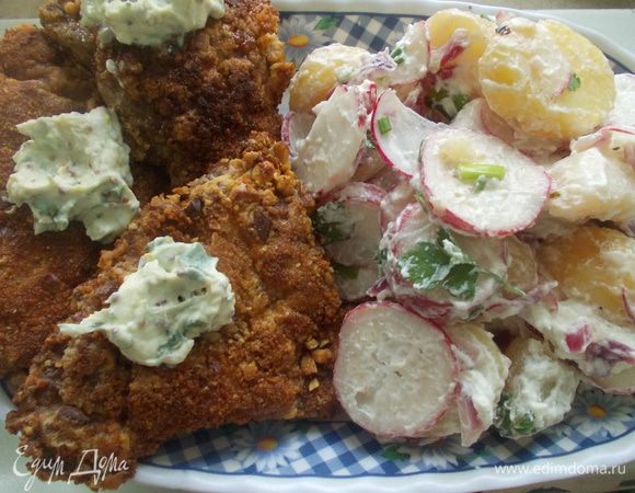 Готовые шницели подавать с салатом и горчичным соусом.ПРИЯТНОГО АППЕТИТА!