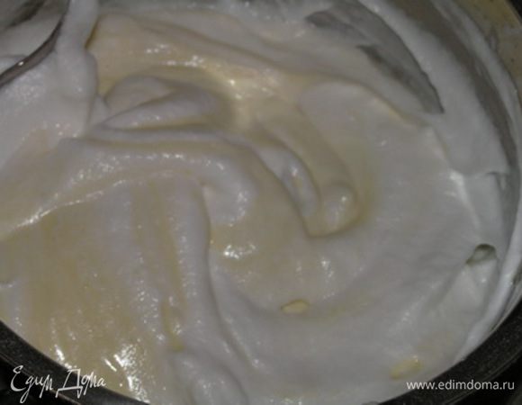 перемешивая лопаткой медленно, снизу вверх. 