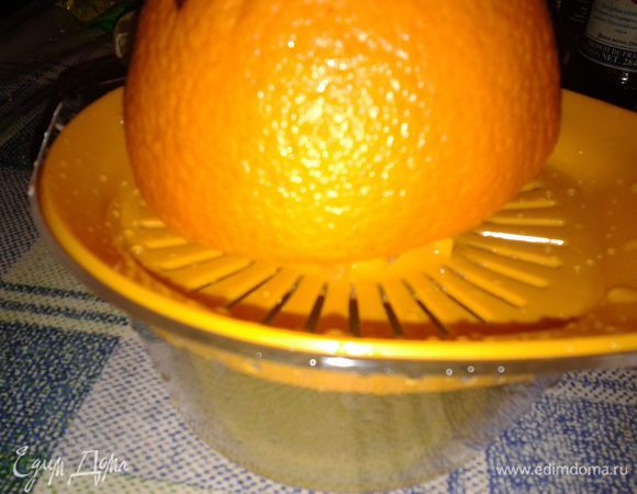 выжать сок из апельсинов-стакан