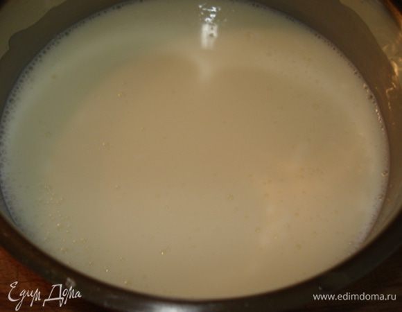 Затем вмешать йогурт.Дать массе остыть.

